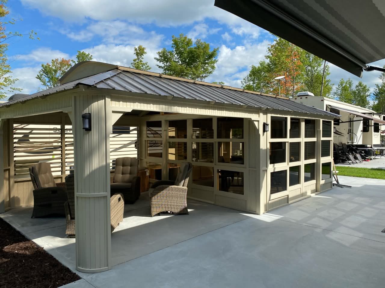 Hybrid Gazebo